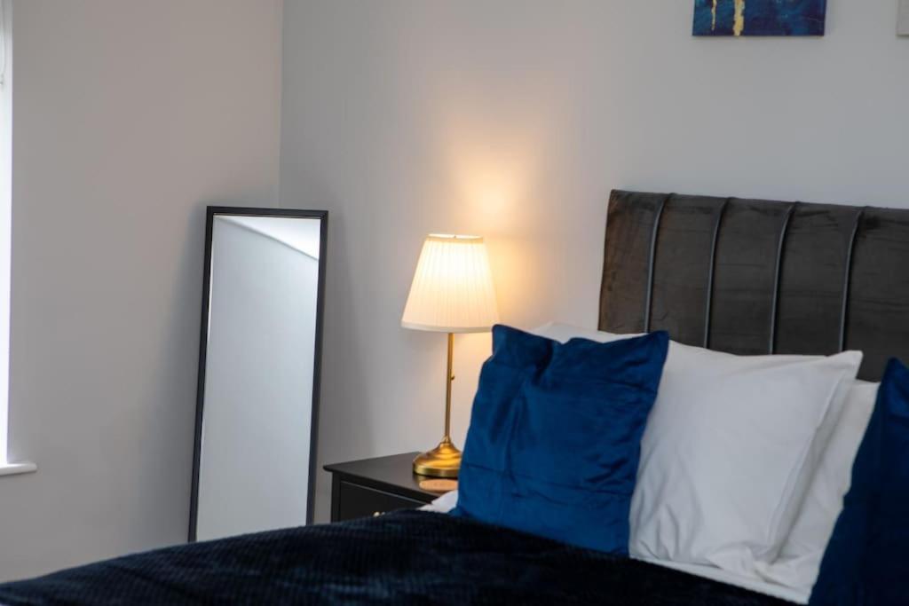 Modern Apartment Off-Road Parking King Bed Suite 1 Nottingham Exterior photo