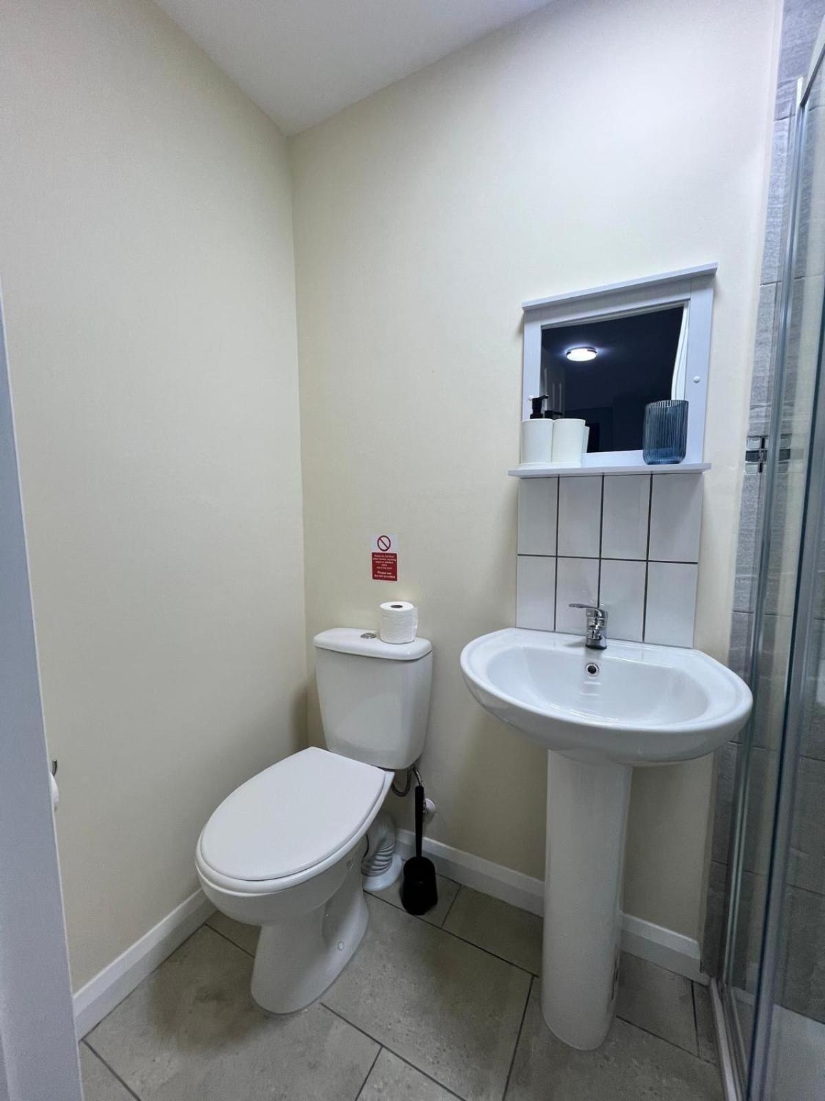 Modern Apartment Off-Road Parking King Bed Suite 1 Nottingham Exterior photo