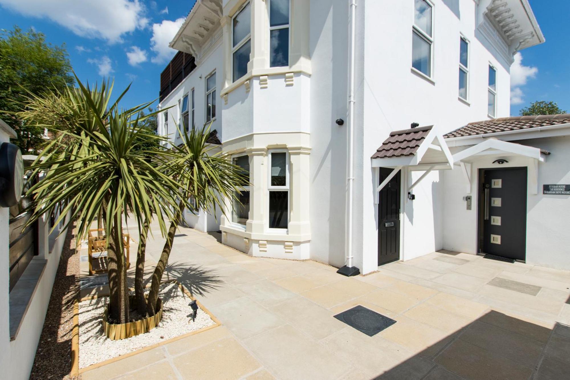 Modern Apartment Off-Road Parking King Bed Suite 1 Nottingham Exterior photo